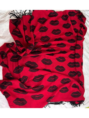 Victoria's Secret Kissing Lips Throw Blanket Red/Black Acrylic Reversible 60x50